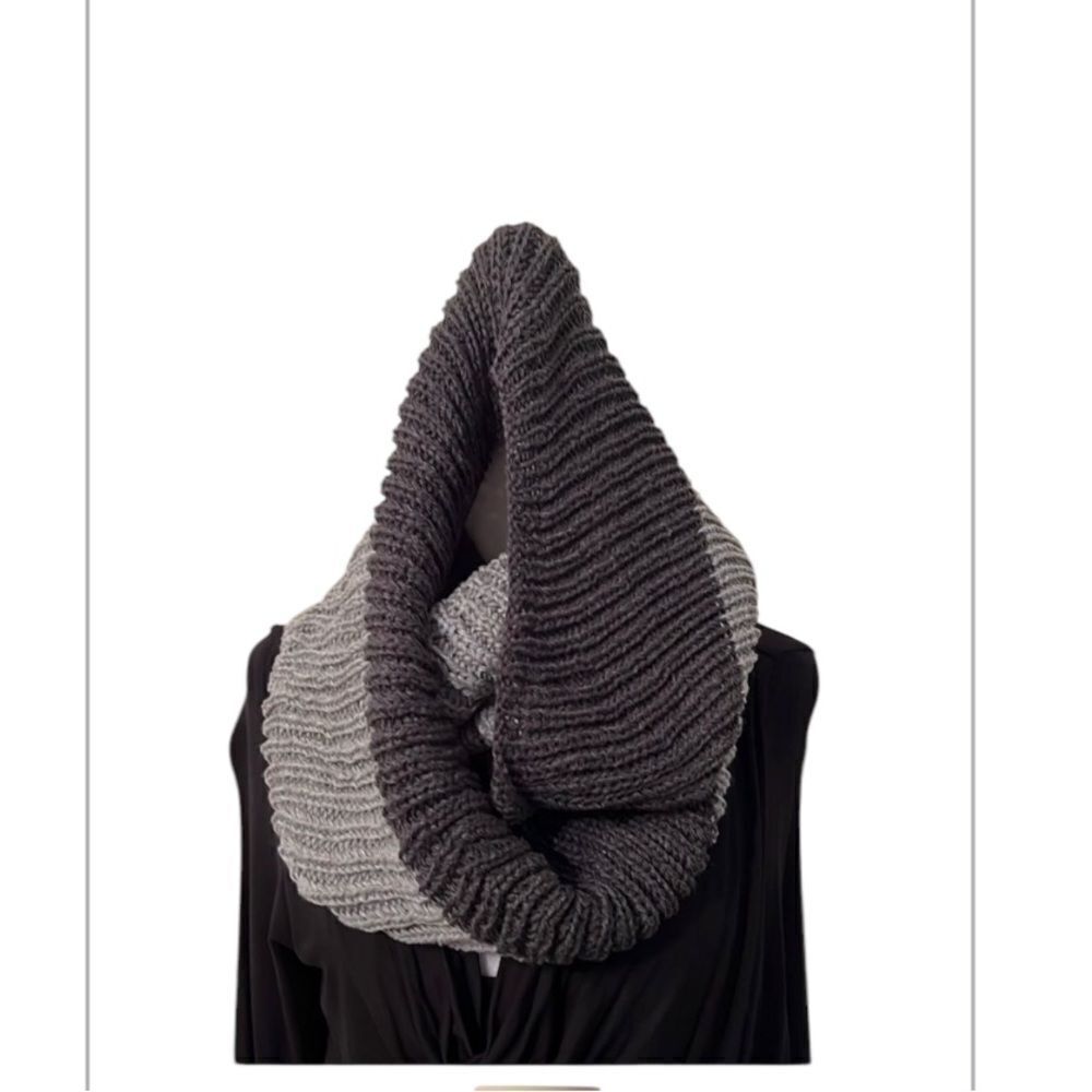 NWOT 2 tone grey infinity scarf to keep you warm & stylish